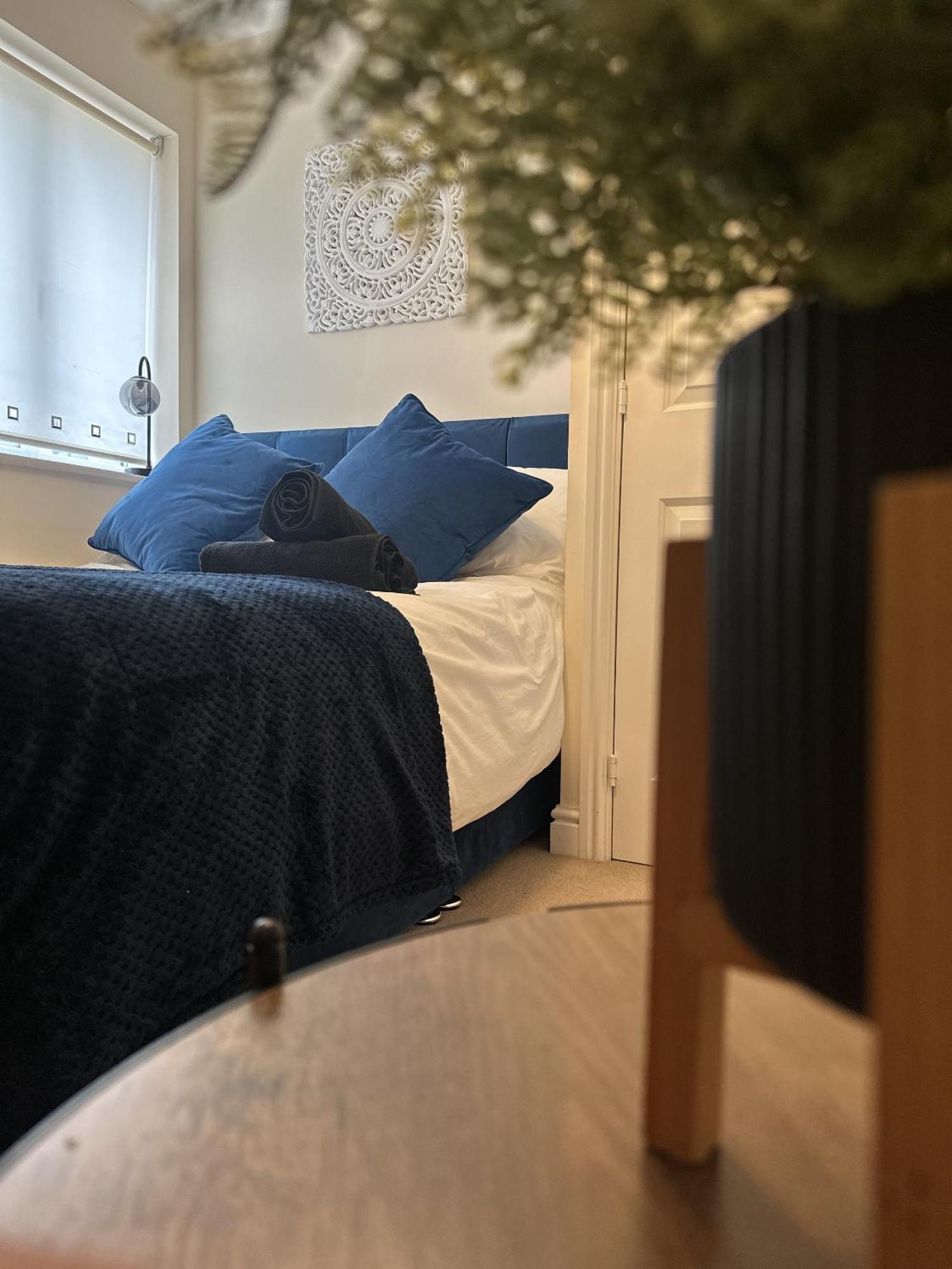 2 Bdr City Centre Apartment With Parking Cardiff Exterior foto