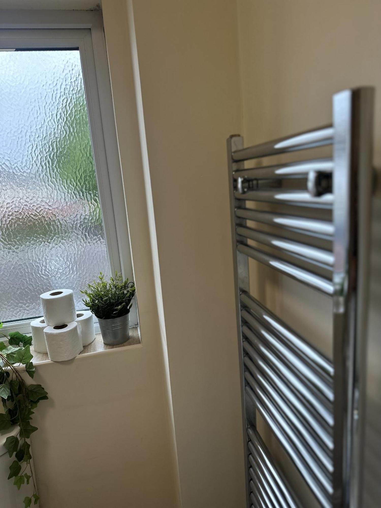 2 Bdr City Centre Apartment With Parking Cardiff Exterior foto