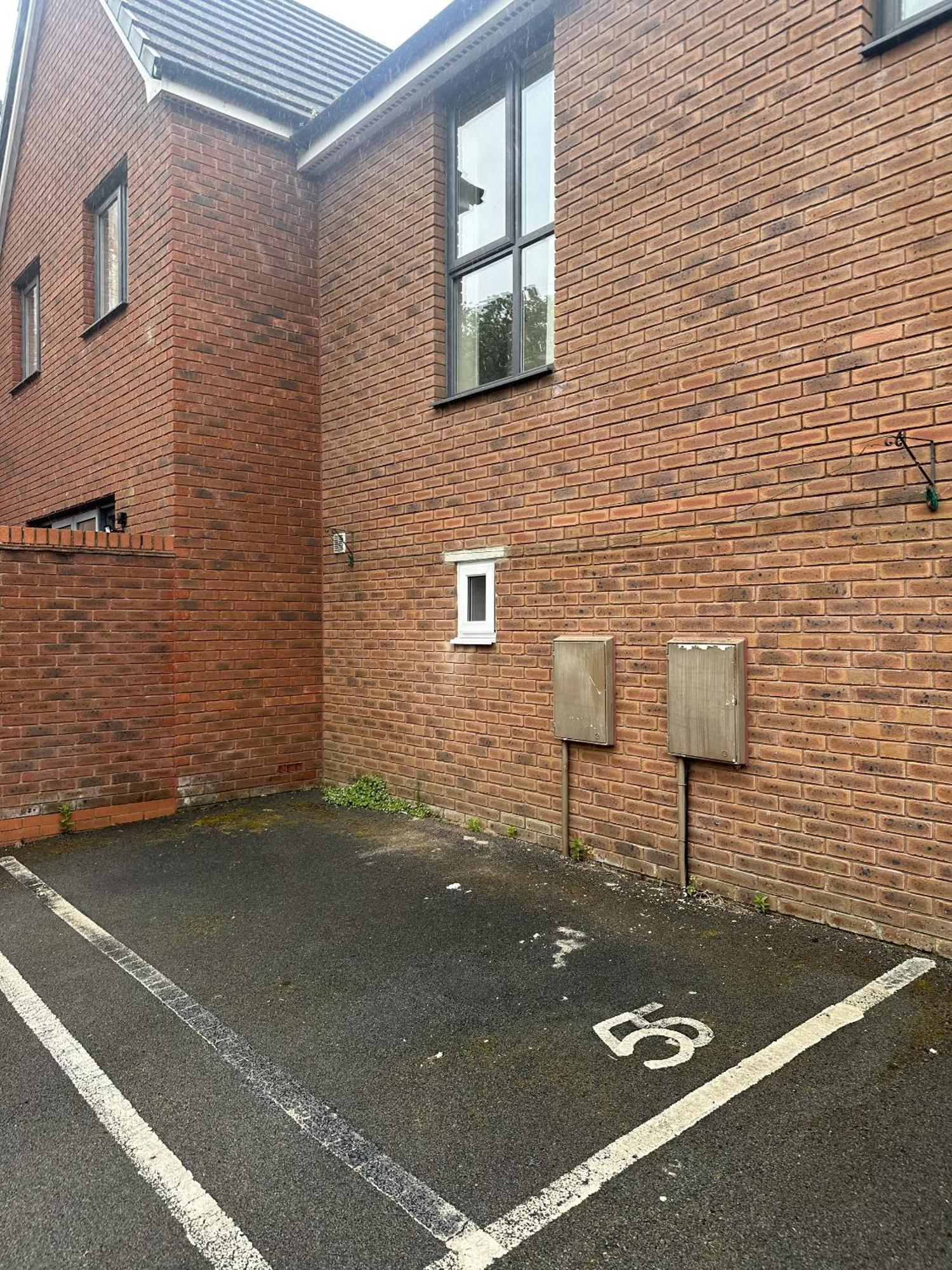 2 Bdr City Centre Apartment With Parking Cardiff Exterior foto